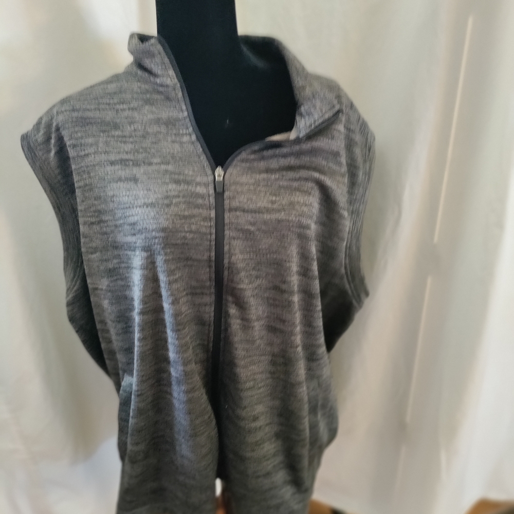 PGA Tour Men's Tall XXL Gray Sleeveless Zip-Up Vest.